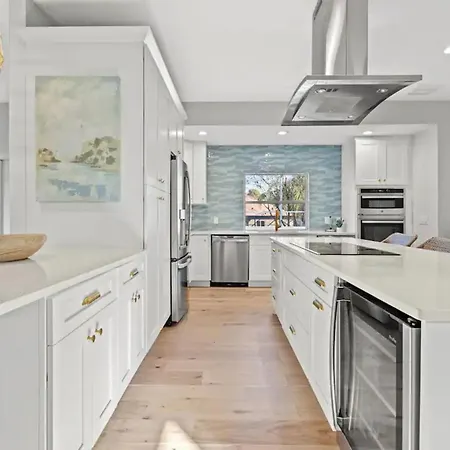 Updated Home W Heated Pool, Near Beaches - Five-Bedroom House